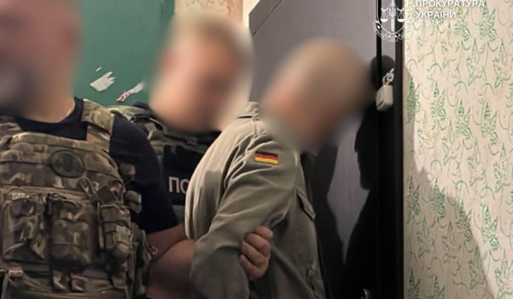 Man with a rifle in Kyiv