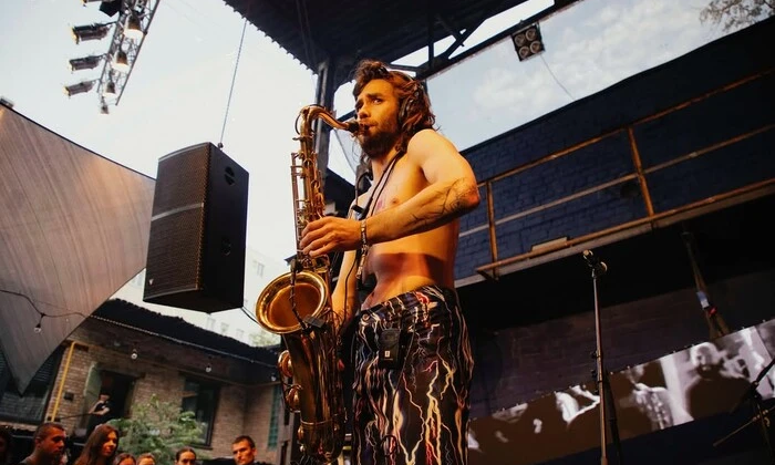 Відомий саксофоніст з Ziferblat на передовій