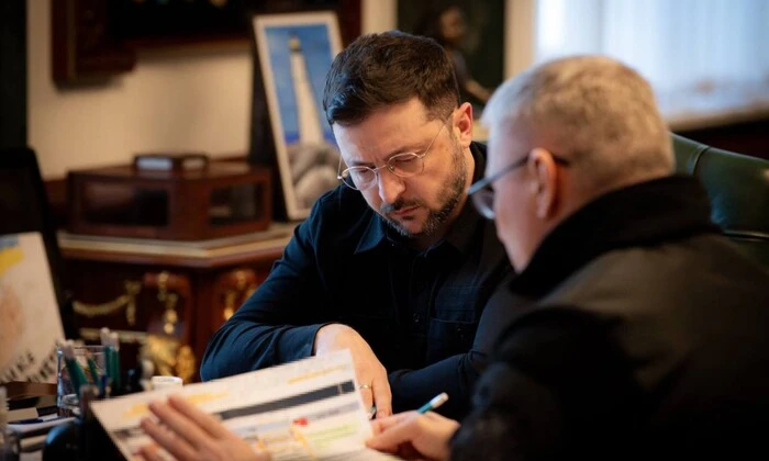 Зеленський нагороджує українців відзнаками