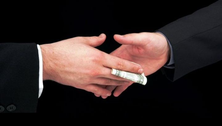 Чиновники україни отримують міжнародні кредити