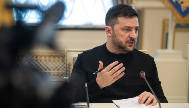 Зеленский повысил военные выплаты до 300 тысяч