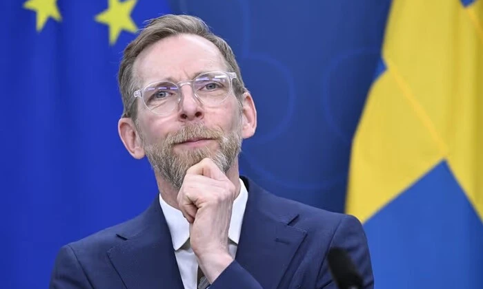 Міністр спорту Швеції випускає пісню на ЧС-2026