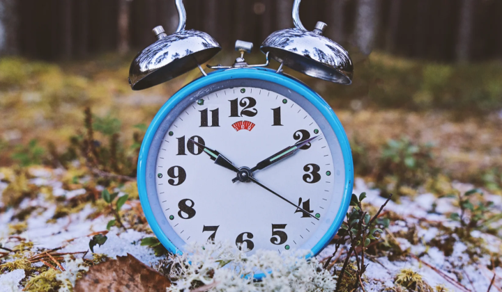 Tips for Adjusting Your Sleep, Light Exposure, and Coffee Habits When Clocks Shift to Standard Time
