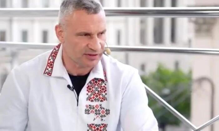 Кличко з вишиванкою від майстрині