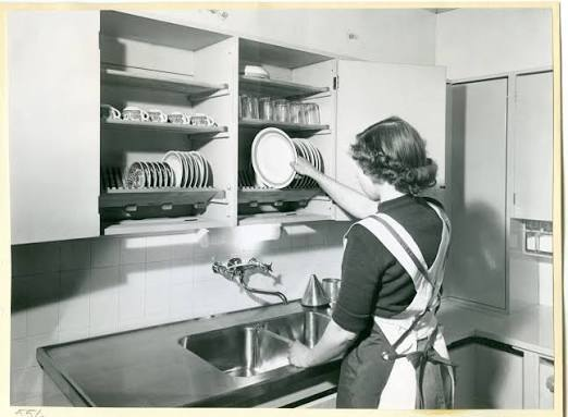 Dishes drying in cupboard without dryer