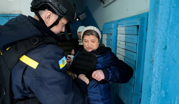 Дитина врятована під час обстрілів