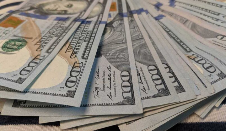 Прапори України і два мільярди доларів