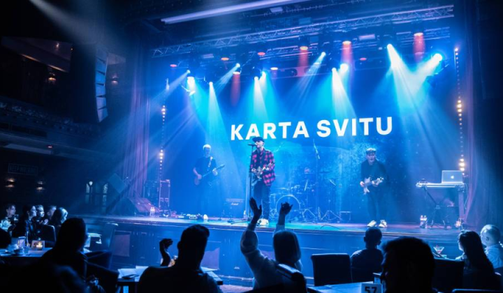 Віталій Кличко співає на концерті