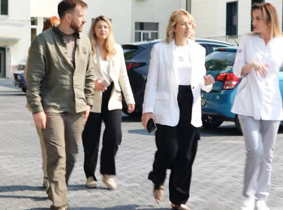 Minister evaluates children's safety at the front line