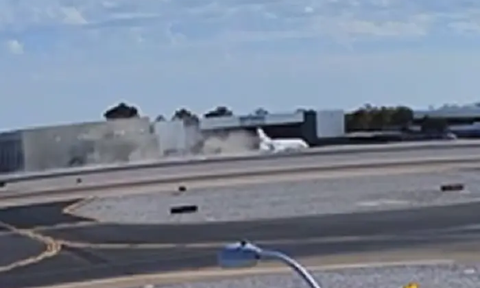 Літак співака зазнав аварії.