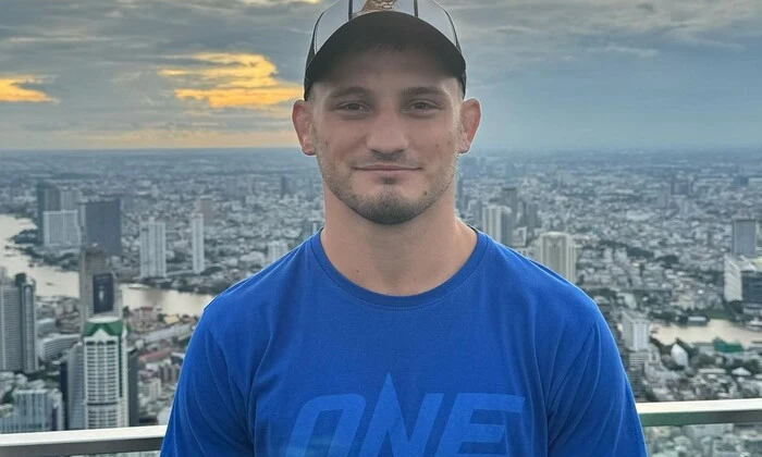 Боец ММА вышел под песню Цоя