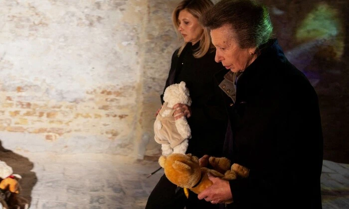 Принцеса Анна відвідує Україну