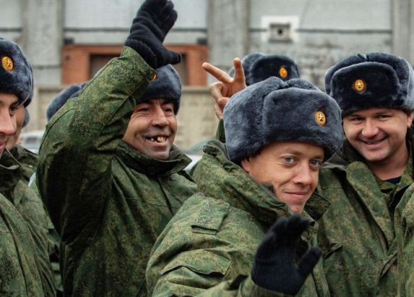 Зображення мобілізованих військових на передовій