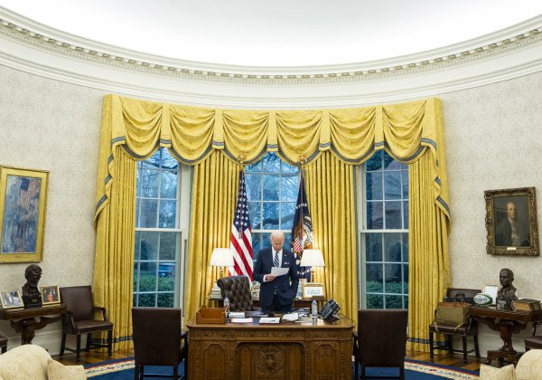 Байден підписав рекордний оборонний бюджет. Допомога Україні