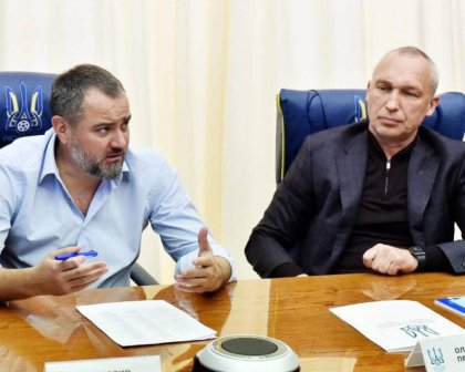 Image of head coach Myron Markevych and players of the Ukrainian national team during the match