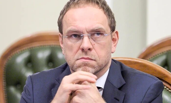 Обыск у Власенка: депутат и НАБУ