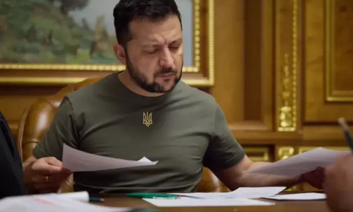 Люди празднуют на рассвете Украинское Праздник