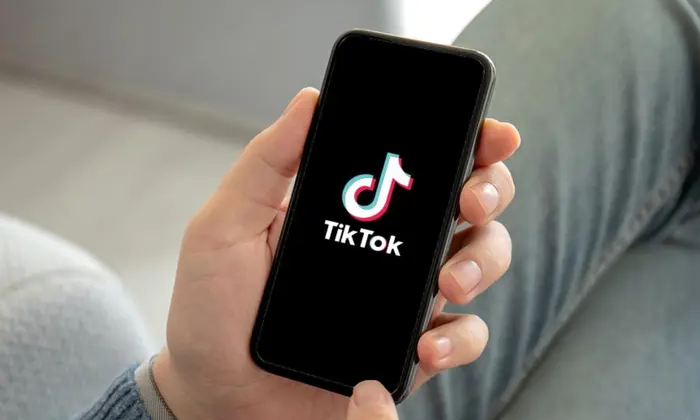 Офіс Microsoft і TikTok логотипи