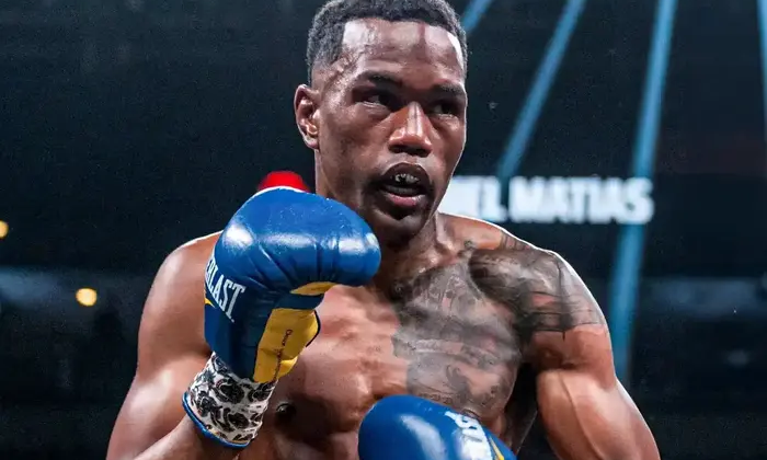 Боксер з пов'язкою WBC з допінгом