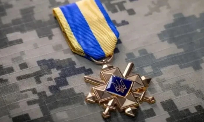 Payments to those awarded the 'Cross of Military Merit'