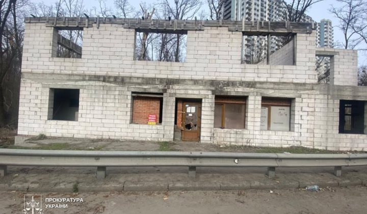 Суд зобов'язав знести самочинну будівлю в парку
