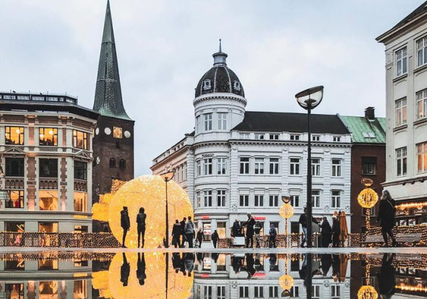 Місто забитий туристами