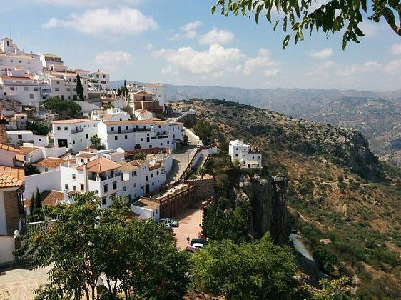 Готель та смачна їжа в Іспанії