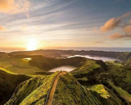 Вулканические озера и чайные плантации поражают туристов