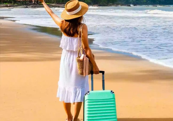 Дівчина на самотній подорожі