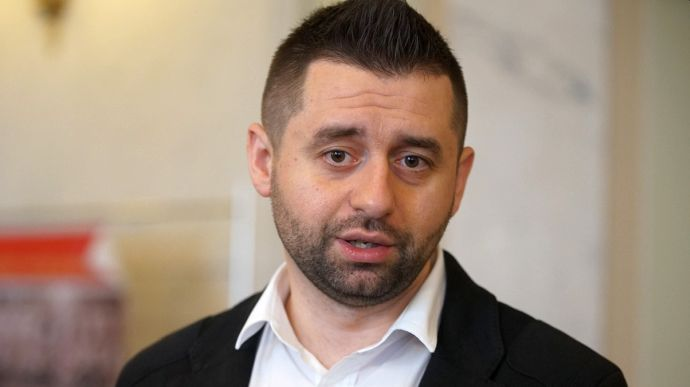 На фото - Давид Арахамія з дружиною