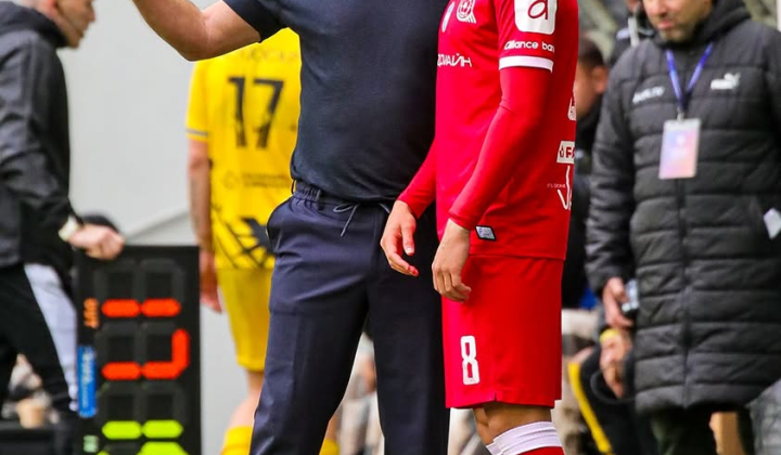 Krивbas leads with fewest substitutions