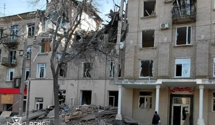 Рятувальні роботи після російського удару в Дружківці