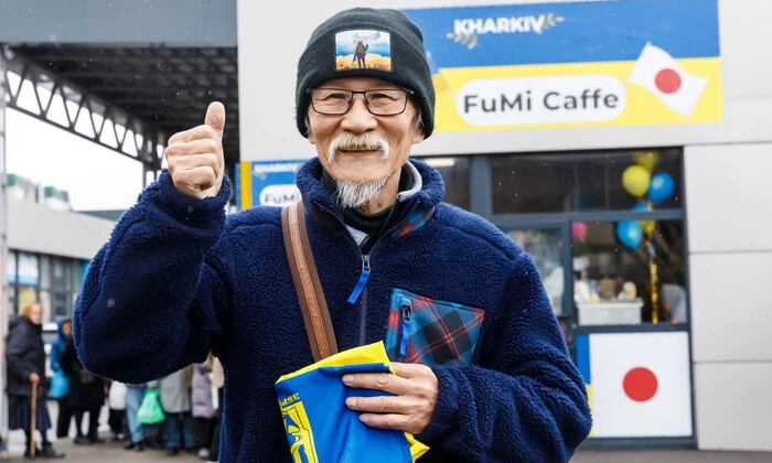Японский волонтер на территории Украины