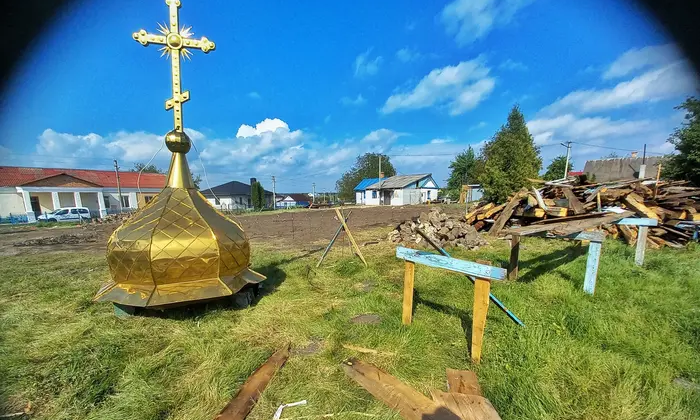 Дерев'яний храм XVIII століття в руїнах