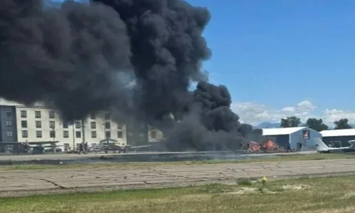 Зіткнення двох літаків в аеропорту