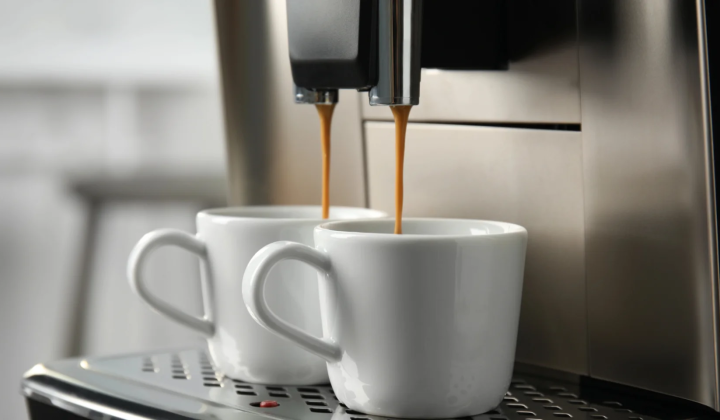 Coffee machine with excess water level