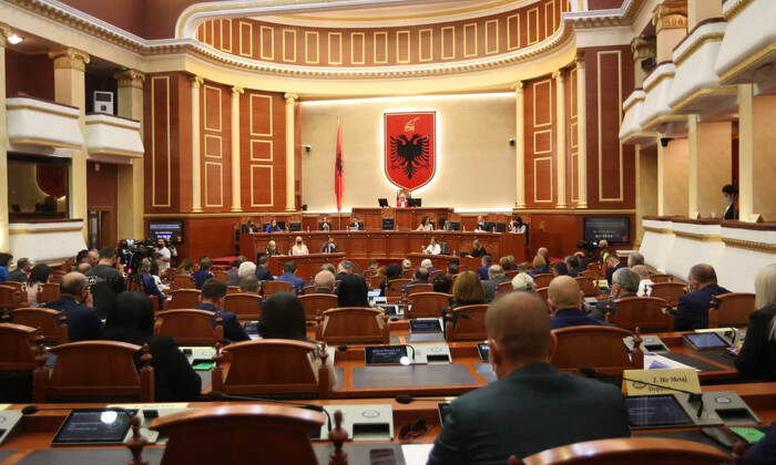 Монітор парламенту Албанії з зображенням кібератаки