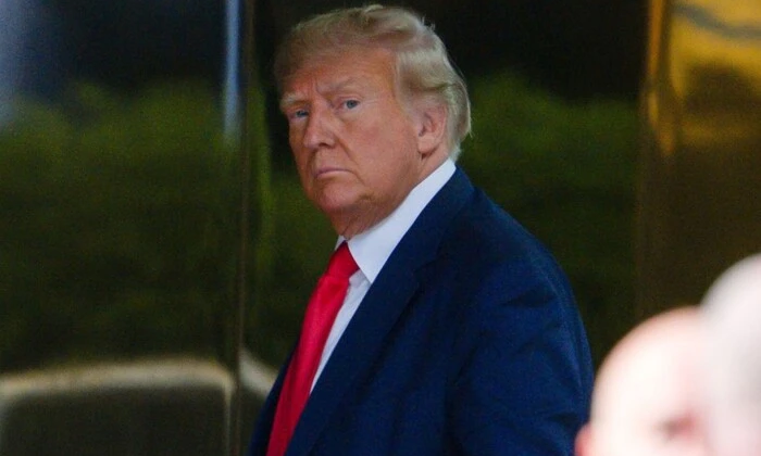 Молодежь рада президенту Трампу