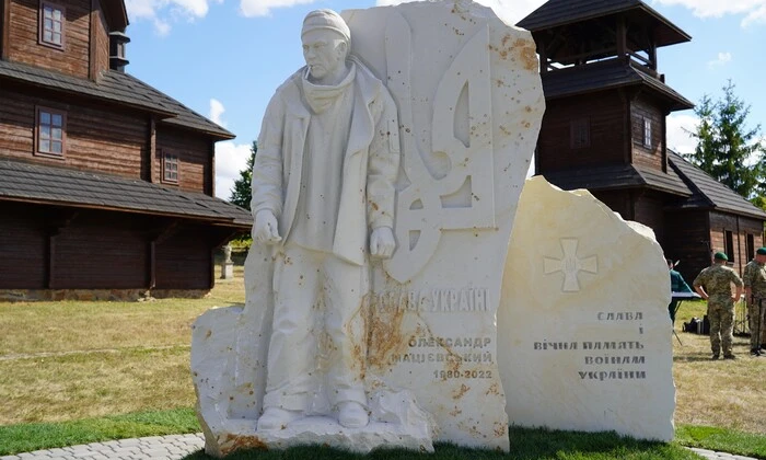 Пам'ятник на честь Мацієвського в Черкасах