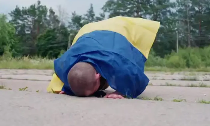 Емоційний повернення з полону бійців