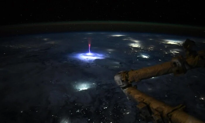 Астронавтка NASA фотографує рідкісне атмосферне явище