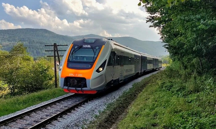 Задержка поездов из-за вражеских обстрелов