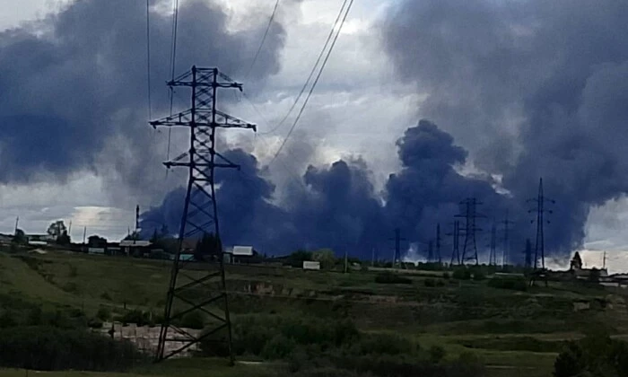 Пожежа на ворожих бомбардувальниках в Росії