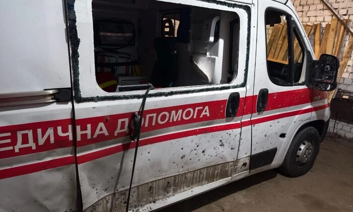 Медики та автомобілі під обстрілами