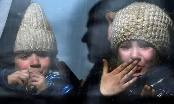 Зеленский рассматривает карту войны