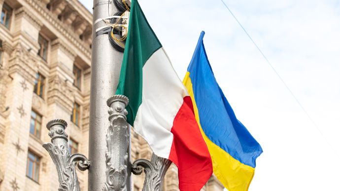 Флаги Италии и Украины вместе