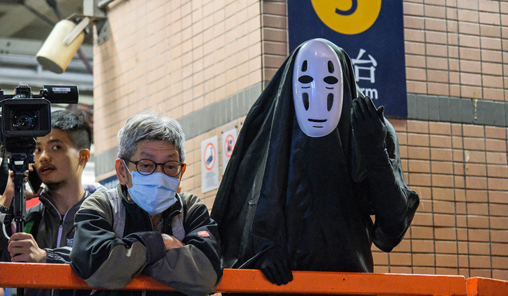 Упакованная ингаляционная вакцина в черной коробке