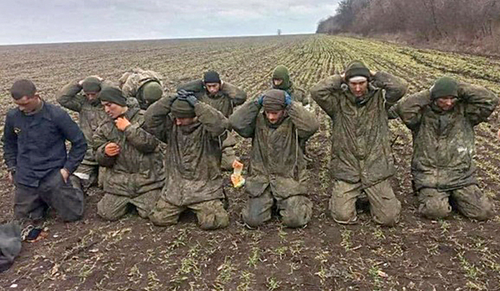 Российские военные на переговорах
