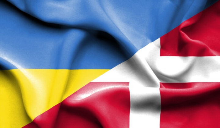 На зображенні група росіян, які не можуть потрапити до Данії