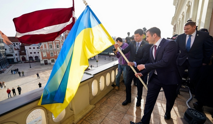 Латвийские пограничники патрулируют границу в поисках нелегалов